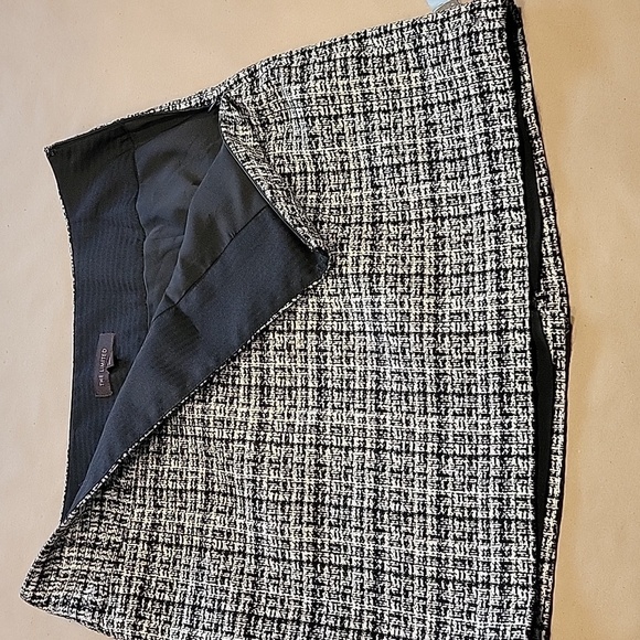 The Limited Size 4 Black White Tweed Mini Skirt, Lined, Gently Used Condition. - Picture 4 of 11